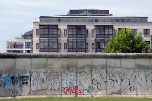 Berlin 壁とマンション